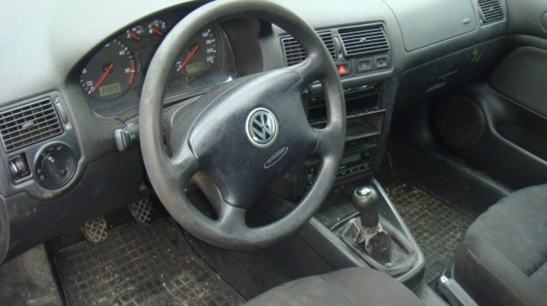 Dezmembrez VW Golf 4 1.9 tdi AGR 2000