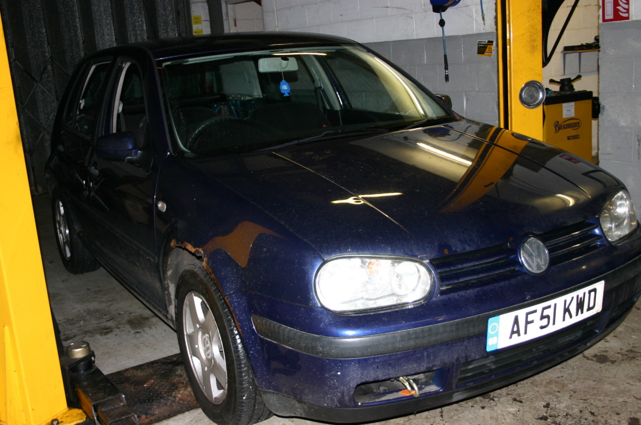 Dezmembrez vw golf 4, 1.9 tdi atd, 101 cp, culoare LB5N, an 2002