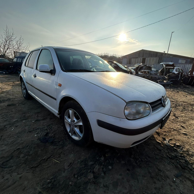 Dezmembrez VW GOLF 4 1997 - 2004 1.4 16V AKQ( CP: 75, KW: 55, CCM: 1390 ) Benzina