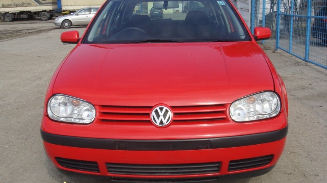 Dezmembrez vw golf 4