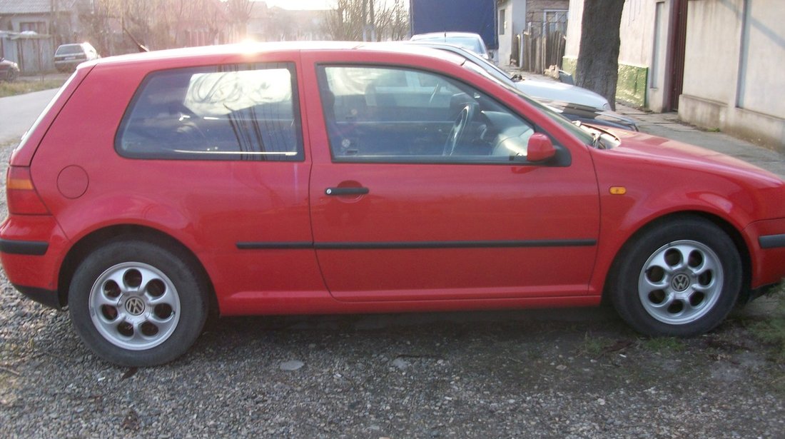 dezmembrez vw golf 4