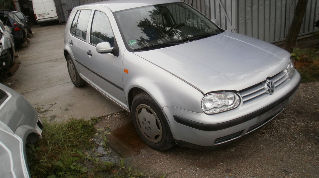 Dezmembrez VW Golf 4