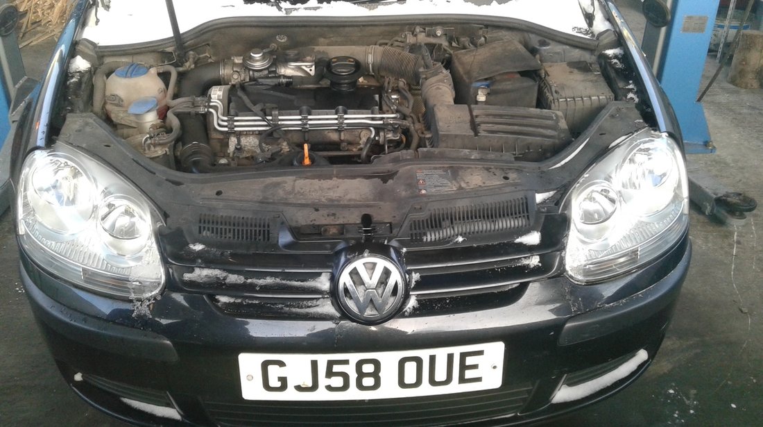 Dezmembrez Vw Golf 5, motor 1.9 TDI cod BXE, 105 cp, 2008