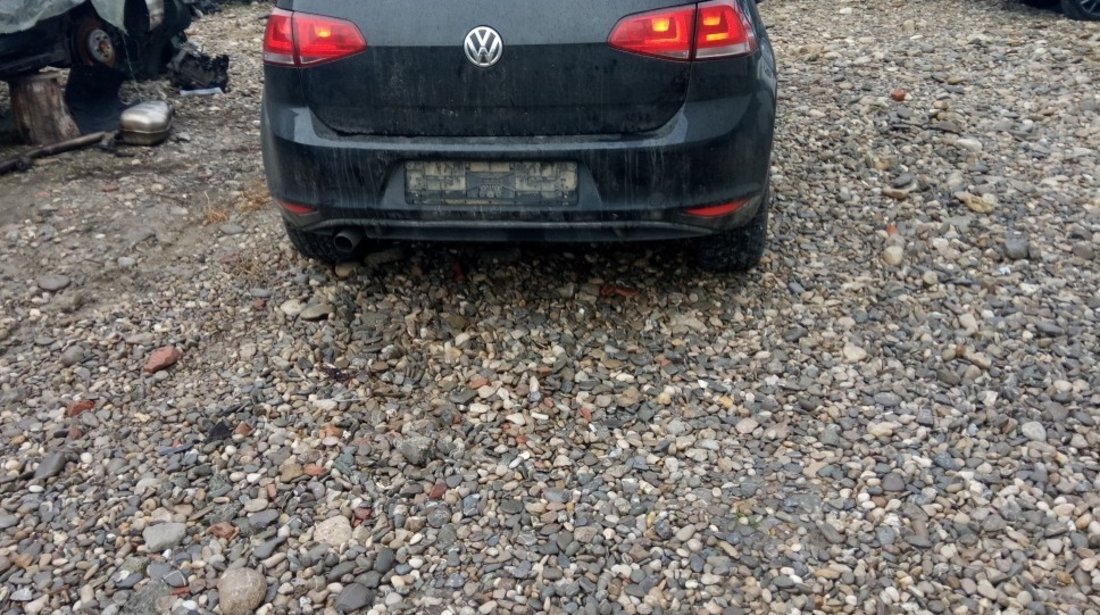 Dezmembrez Vw golf 7 1.6 tdi 77 kw cod motor CLH din 2015