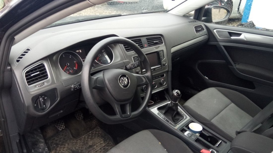 Dezmembrez Vw golf 7 1.6 tdi 77 kw cod motor CLH din 2015