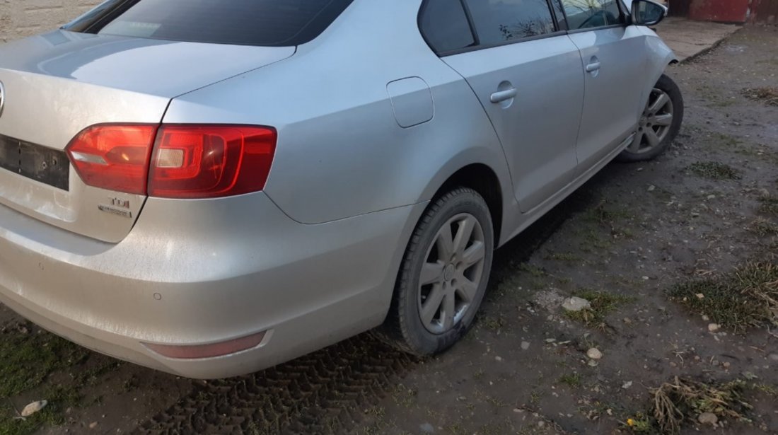 Dezmembrez VW Jetta 4 1.6 tdi cay 105 cai cutie cu start stop