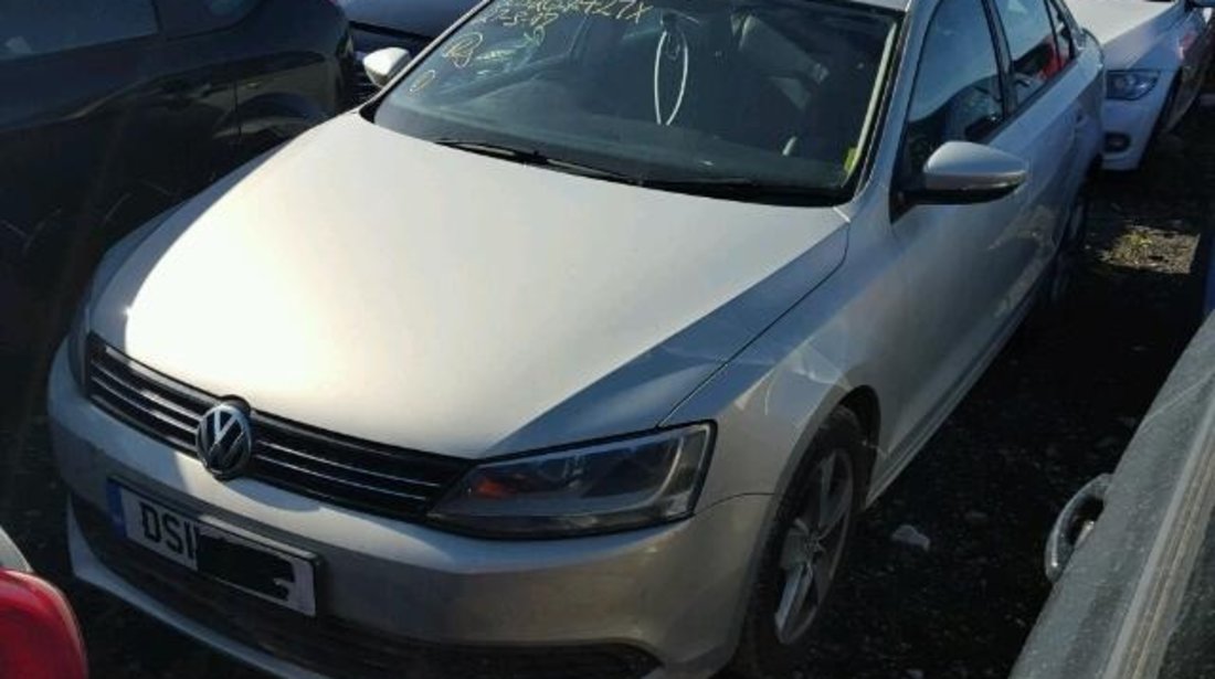 Dezmembrez Vw Jetta 4 1.6tdi