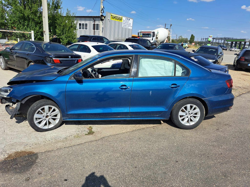 Dezmembrez Vw Jetta Mk6 1.4 Tsi CZTA 150 cai cutie DSG cod culoare BD5L 50.000 KM 2017