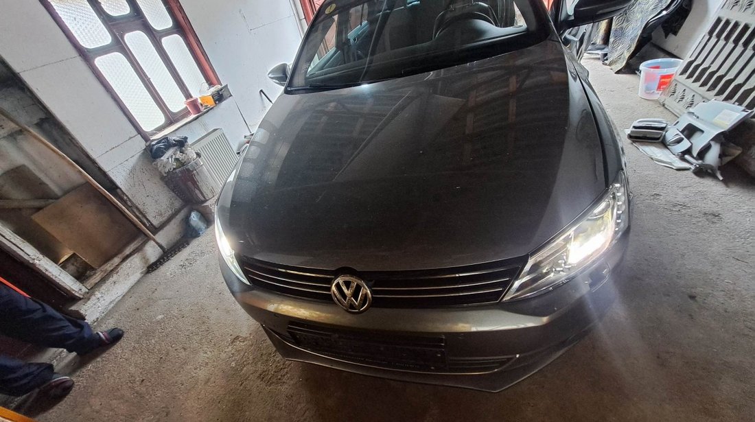 Dezmembrez Vw Jetta MK6 1.6 Tdi CAYC 105 cai 2013 204763 km cod culoare LD7X