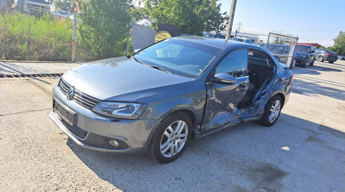 Dezmembrez Vw Jetta MK6 1.6 Tdi CAYC 105 cai 2013 204763 km cod culoare LD7X