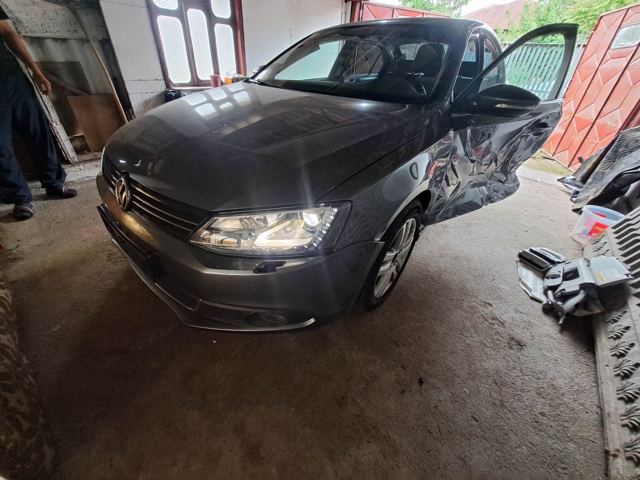 Dezmembrez Vw Jetta MK6 1.6 Tdi CAYC 105 cai 2013 204763 km cod culoare LD7X