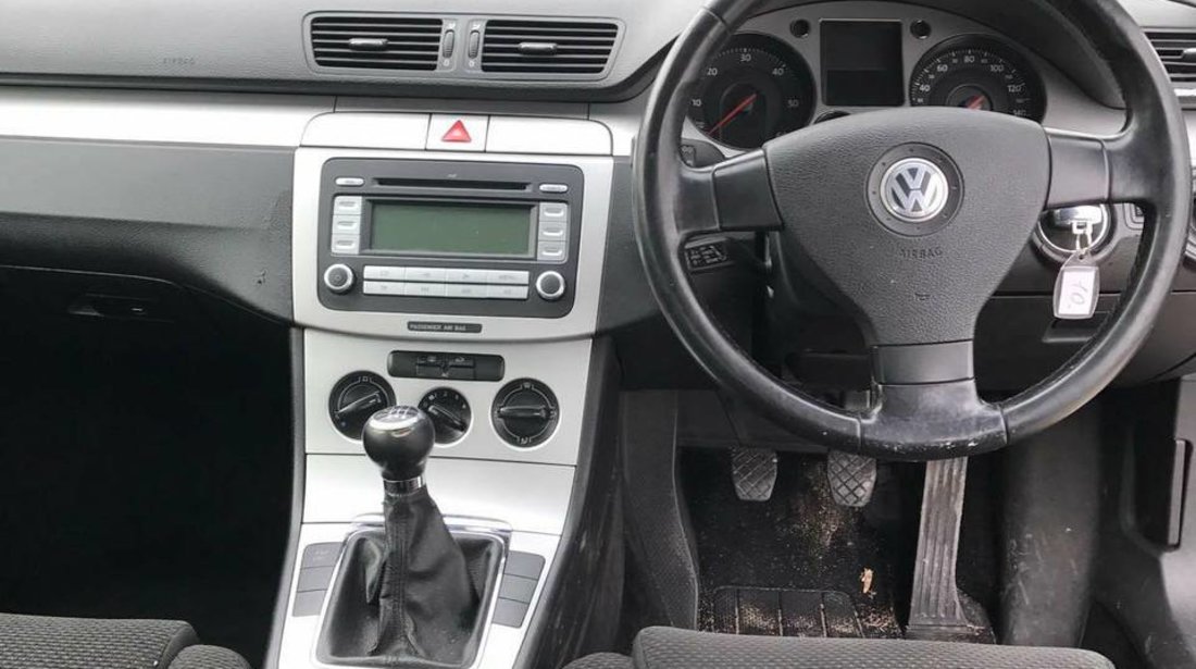 Dezmembrez VW Passat B6 2005