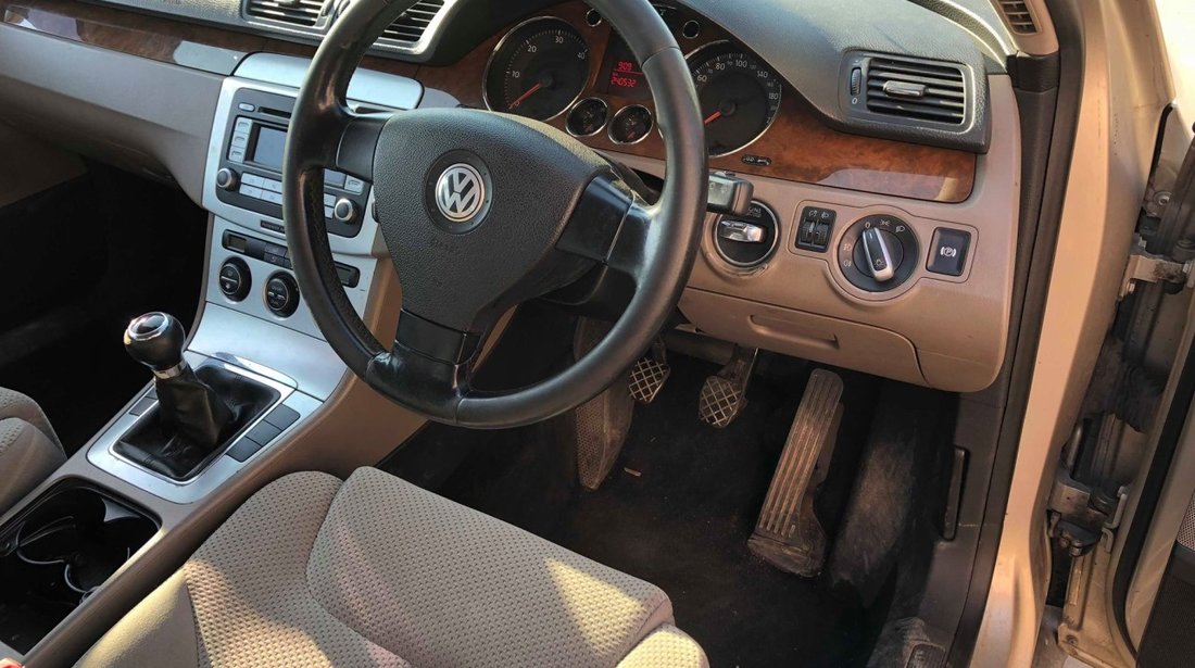 Dezmembrez VW Passat B6