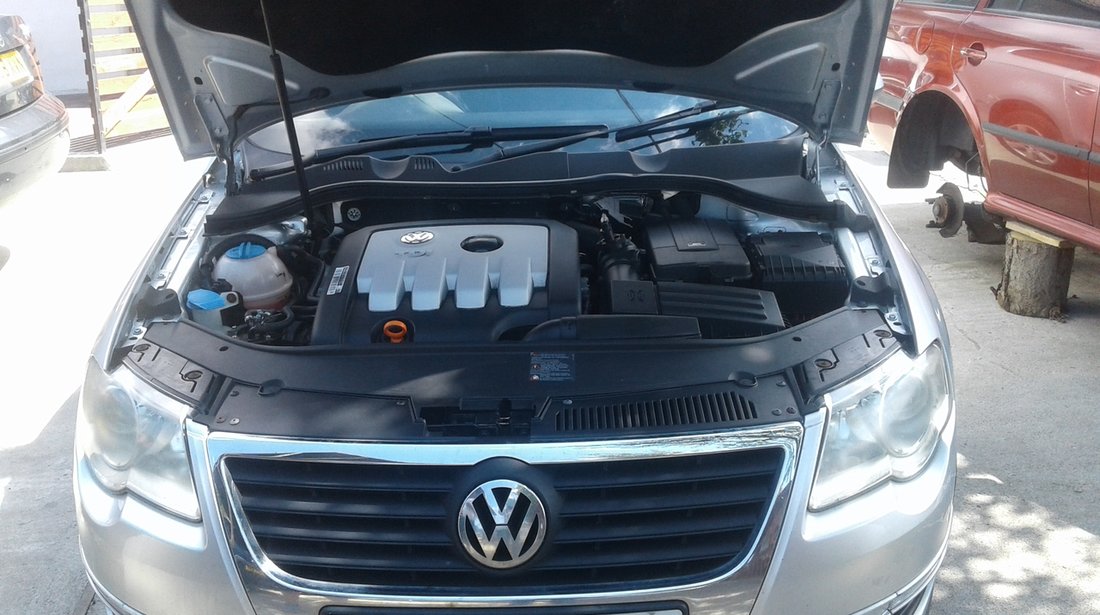 Dezmembrez Vw Passat break, motor 2l diesel, bkp, 140 cp, 2006, gri