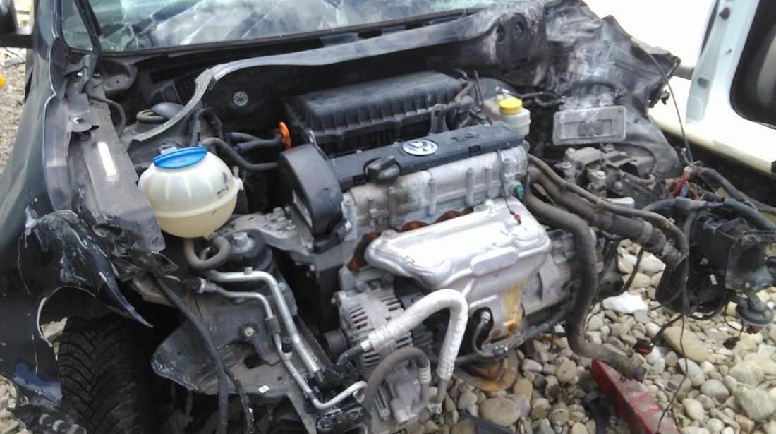 Dezmembrez vw polo 6R 1.4 16v cod motor CGG din 2013