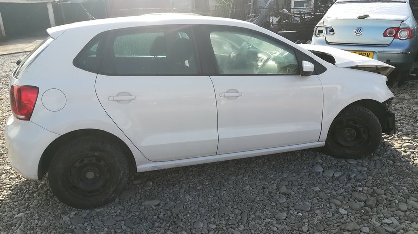 Dezmembrez Vw polo 6r 1.6 tdi cod motor CAY din 2012