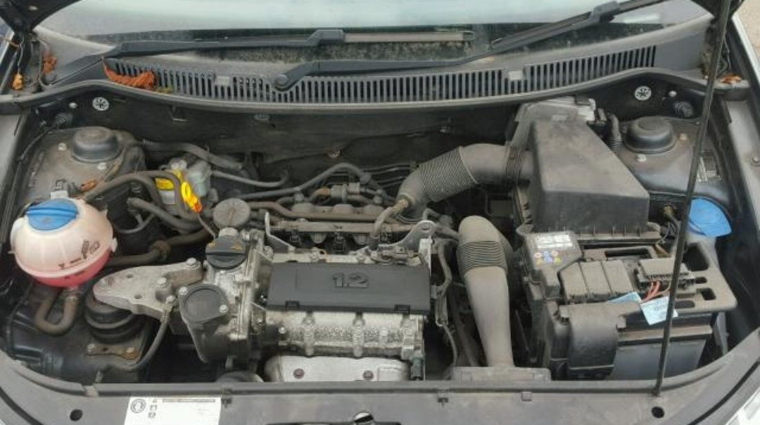 Dezmembrez Vw Polo 9N 1.2b