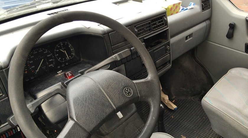 Dezmembrez vw t4 an 1996 motor 2.4 disel