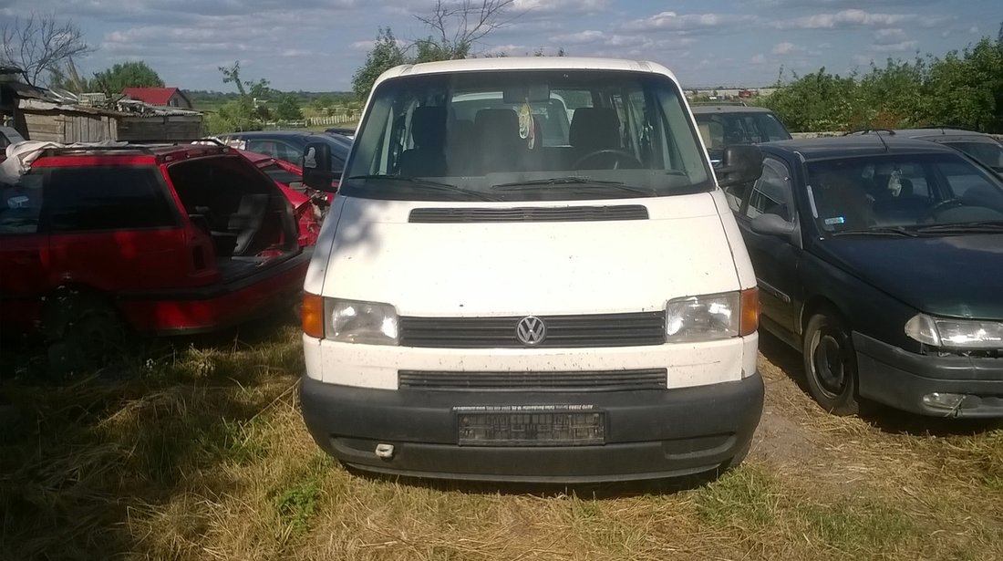 Dezmembrez VW T4 motor 2,5 tdi 88 cp, an 2003, orice piesa...