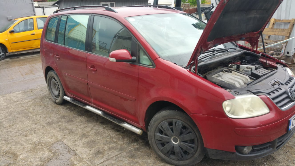 Dezmembrez VW TOURAN (1T) 2003 - 2010 1.9 TDI AVQ ( CP: 100, KW: 74, CCM: 1896 ) Motorina