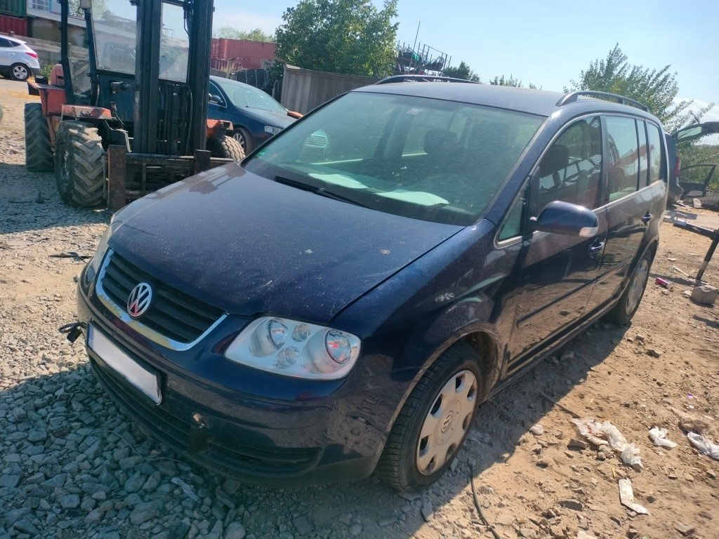Dezmembrez VW TOURAN (1T) 2003 - 2010 2.0 TDI AZV ( CP: 136, KW: 100, CCM: 1968 ) Motorina