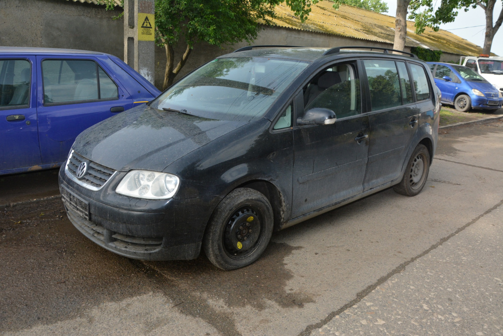 Dezmembrez VW TOURAN (1T) 2003 - 2010 2.0 TDI BMM ( CP: 140, KW: 103, CCM: 1968 ) Motorina