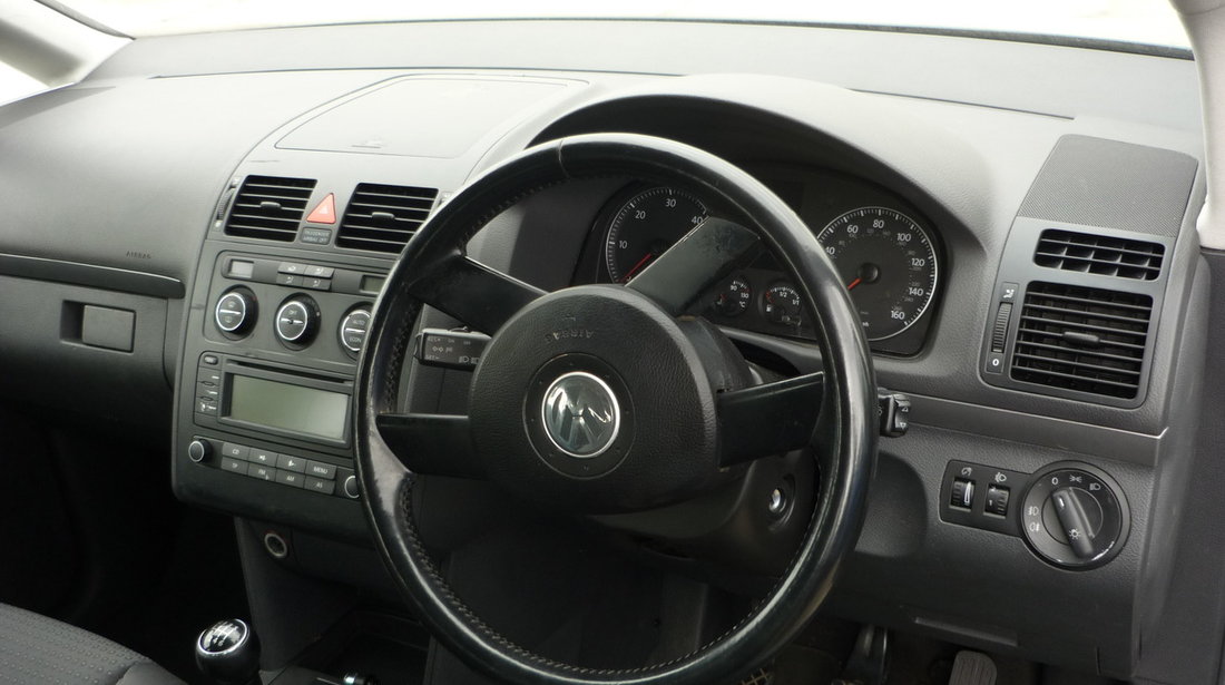 Dezmembrez VW Touran 2.0tdi, motor AZV, 136cp, an 2004,  7 locuri