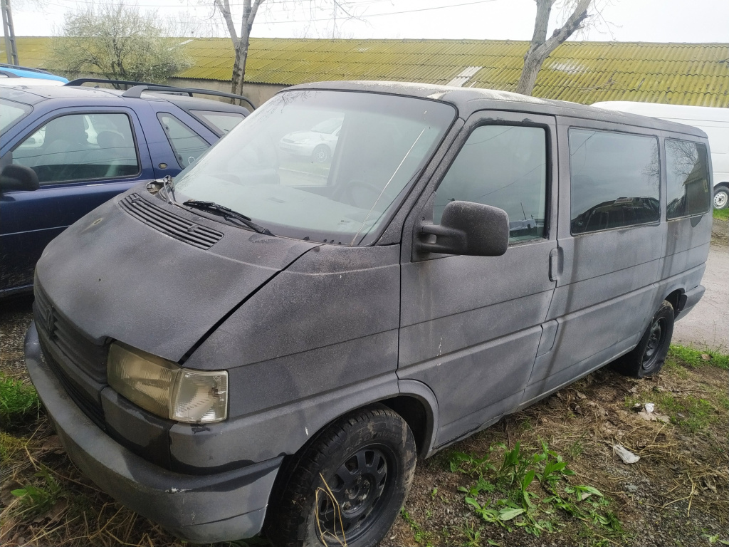 Dezmembrez VW TRANSPORTER Mk4 / T4 1990 - 2003 2.4 D Motorina