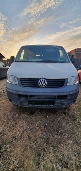 Dezmembrez VW Transporter T5 1.9 TDi cu DPF 5 trepte cutie manuala an 2007
