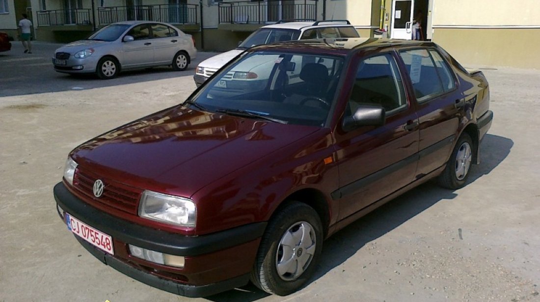 Dezmembrez vw vento passat ford focus escort opel vectra b audi 80 b4 tdi golf audi a4 piese de caroserie usa usi capota haion chiuloasa volanta compresor de clima calculator motor airbag portiera usa cutie de viteze alternato