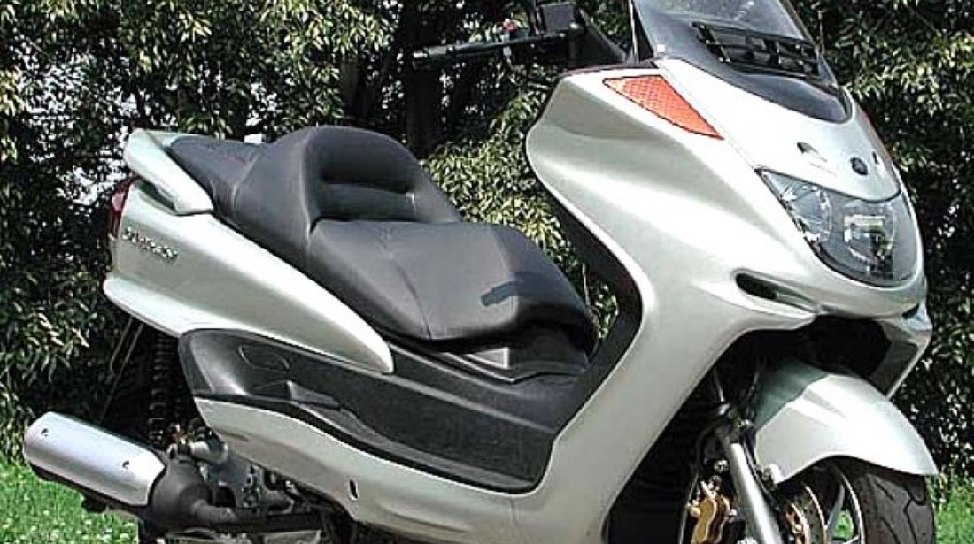 Dezmembrez yamaha majesty 250 2004