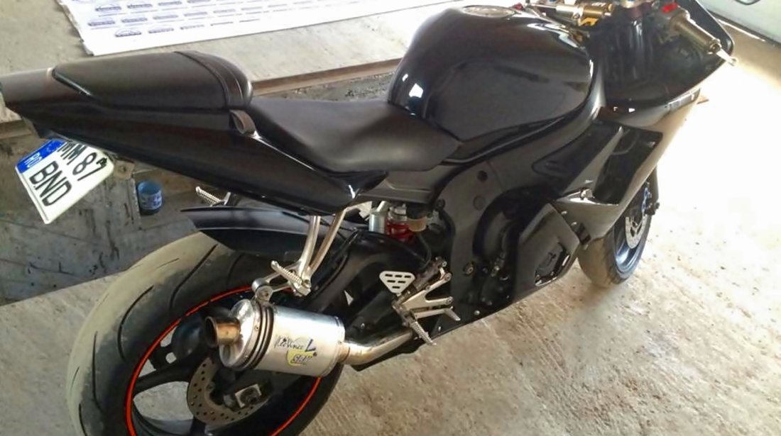 Dezmembrez Yamaha R6 2004