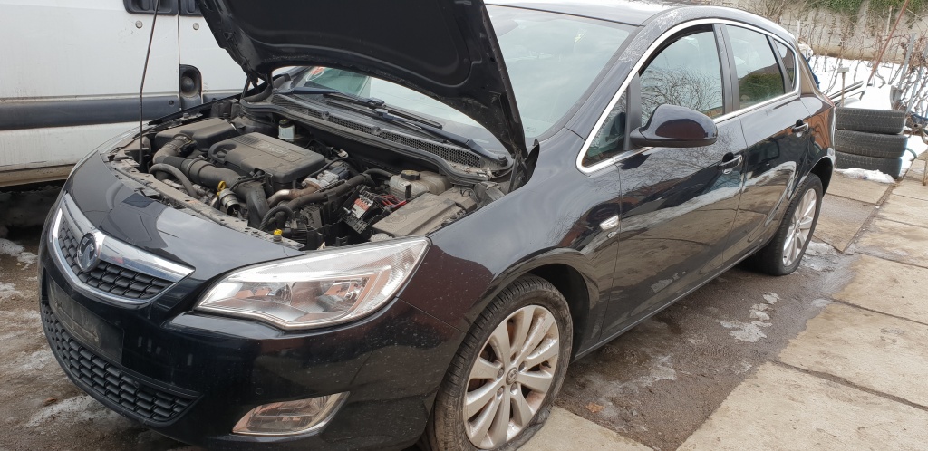 Difuzor bara spate Opel Astra J 2011 Hatchback 1.7 cdti