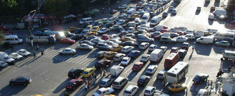 Dilema de luni: tu stii cum se vireaza CORECT la stanga intr-o intersectie? Dilema de luni: tu stii cum se vireaza CORECT la stanga intr-o intersectie?