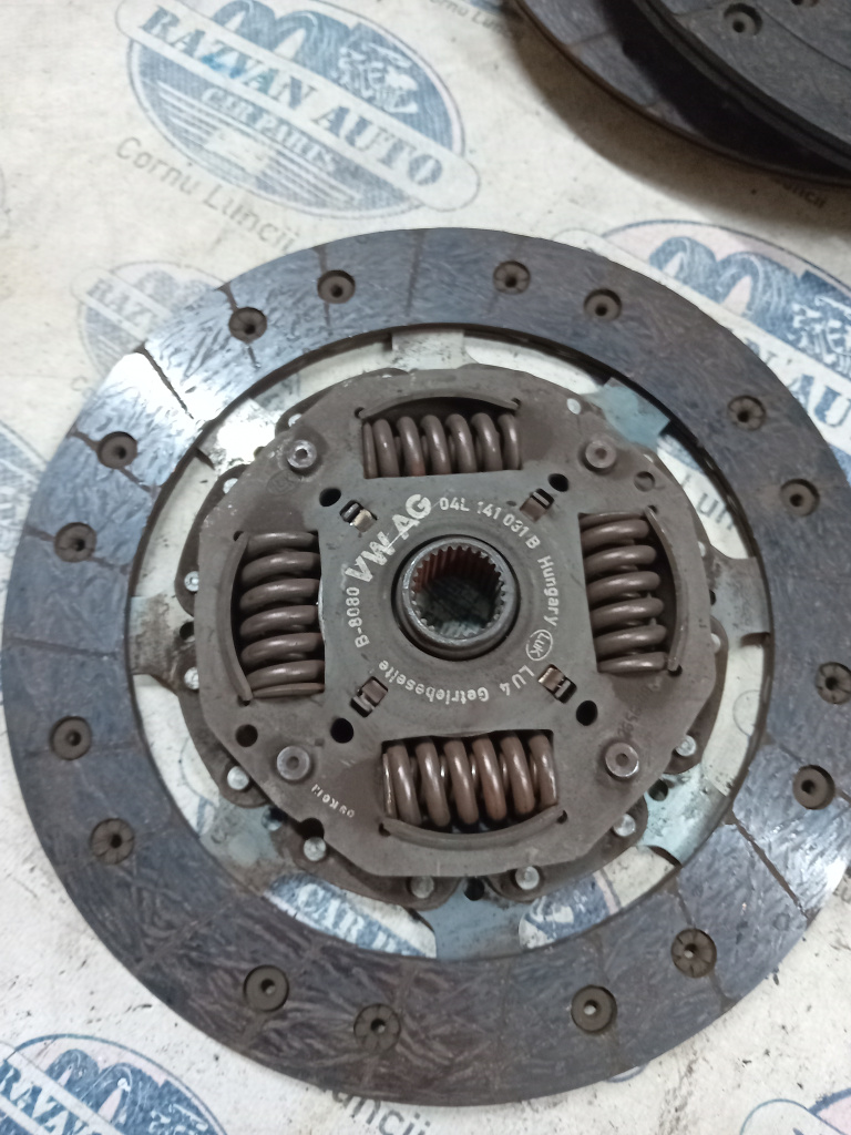 Disc ambreiaj masa simpla Volkswagen Passat B8 1.6 2017, 04L141031B