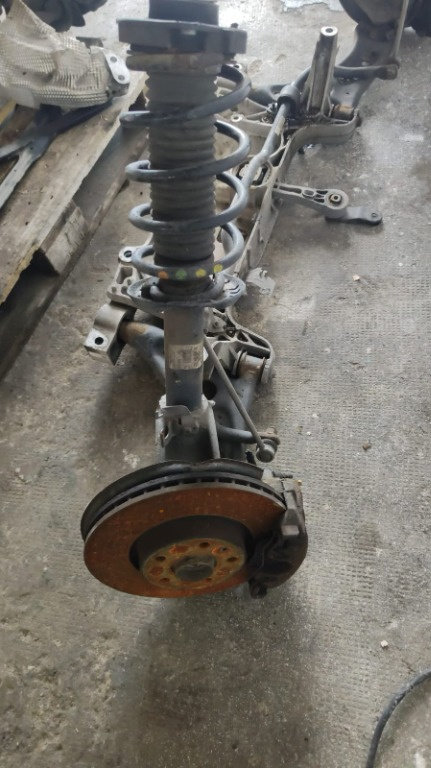 Disc stanga / dreapta fata Vw Passat B7 2.0 TDI cod motor CFG an de fabricatie 2014