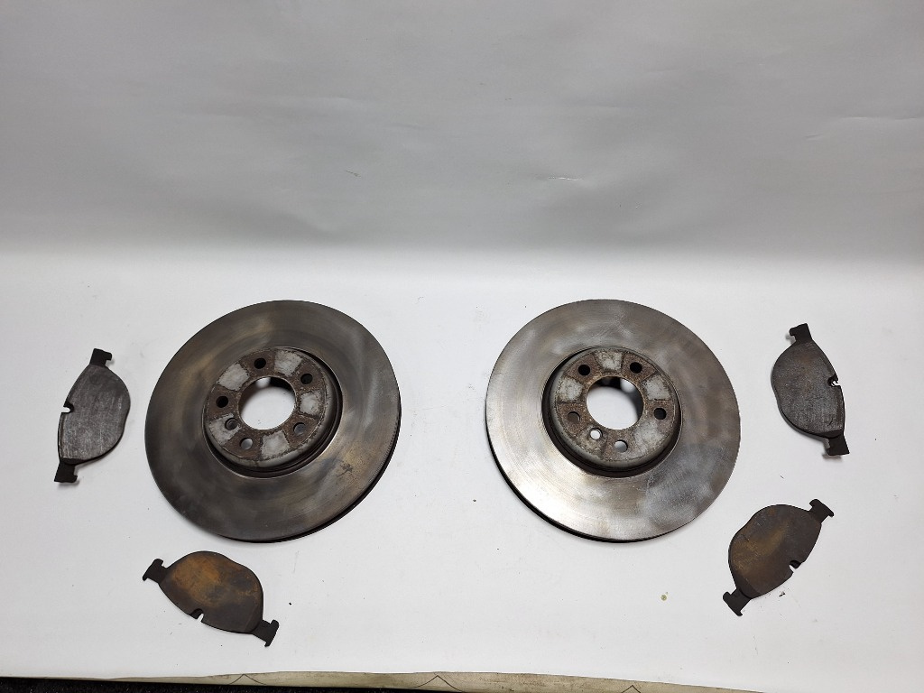 Discuri si placute fata BMW Seria 5 (F10/F11) 3.5D 535D 2012