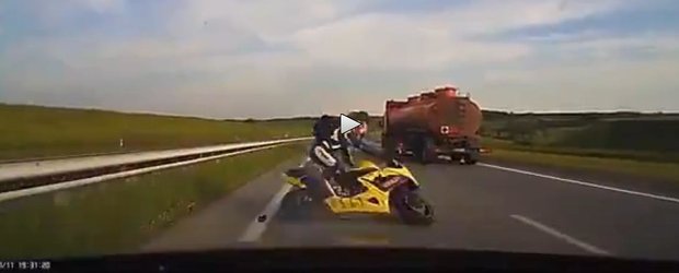 Discutabil: cine este de vina in acest caz? Soferul sau bikerul?