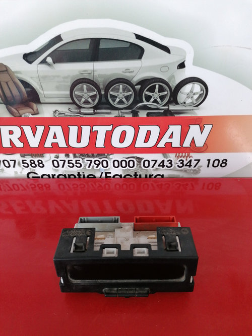 Display central Renault Clio 2 (1998-2005) 1.5 Motorina 2003, 8200028364