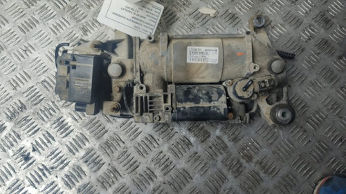 Distribuitor aer susupensi Audi Q7 4L 4.2 TDI cod motor CCF transmisie automata an 2014 cod 15-1524-...
