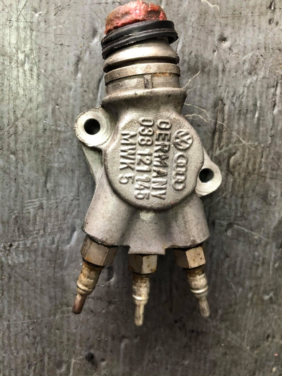 Distribuitor apa 1.9 tdi ajm vw passat b6 038121145