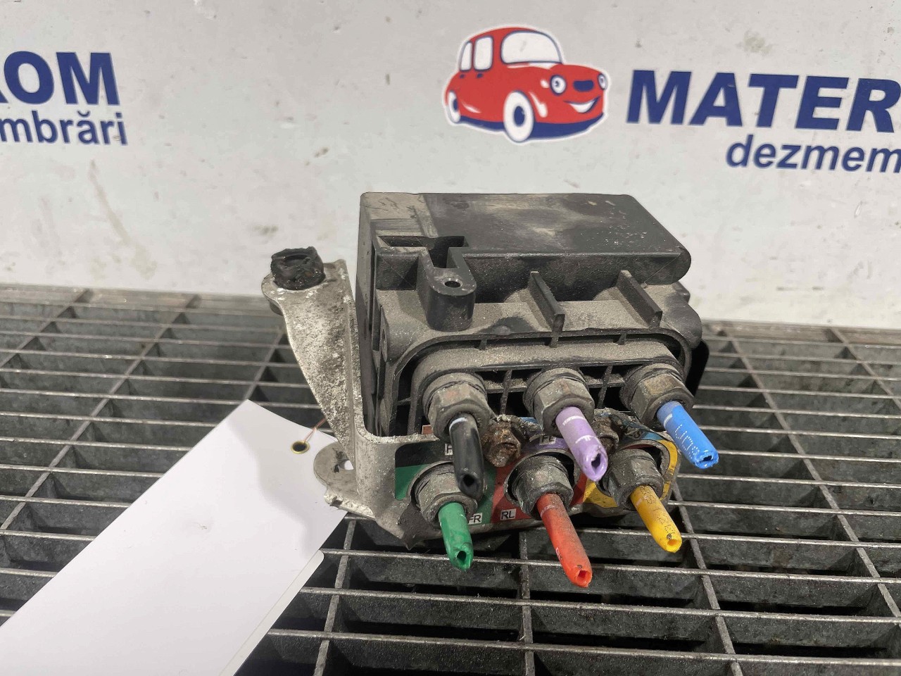 DISTRIBUITOR SUSPENSIE AUDI Q7 Q7 3.0 TDI - (2010 2015)