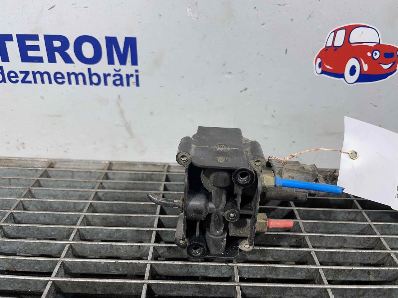 DISTRIBUITOR SUSPENSIE BMW X5 3.0 D - (2