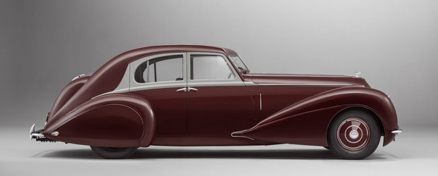 Distrus de bombardamente in '39, acest Corniche unic a fost reconstruit la perfectie de Bentley