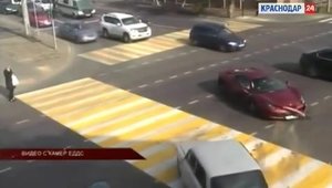 Doar in Rusia: Soferul unui Ferrari lovit de o Lada sare la bataie