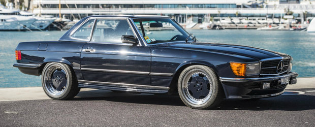 Doar trei astfel de masini exista in lumea intreaga, iar una e de vanzare. Cat costa acest Mercedes 560 SL 6.0 AMG