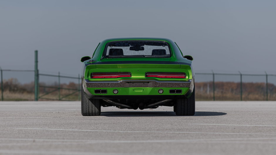 Dodge Challenger Hellcat cu caroserie de Charger din 1969