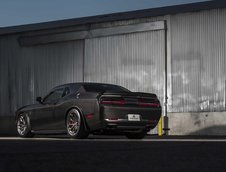 Dodge Challenger Hellcat din carbon