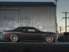 Dodge Challenger Hellcat din carbon