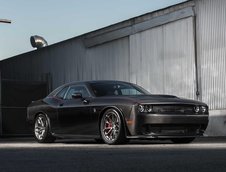 Dodge Challenger Hellcat din carbon